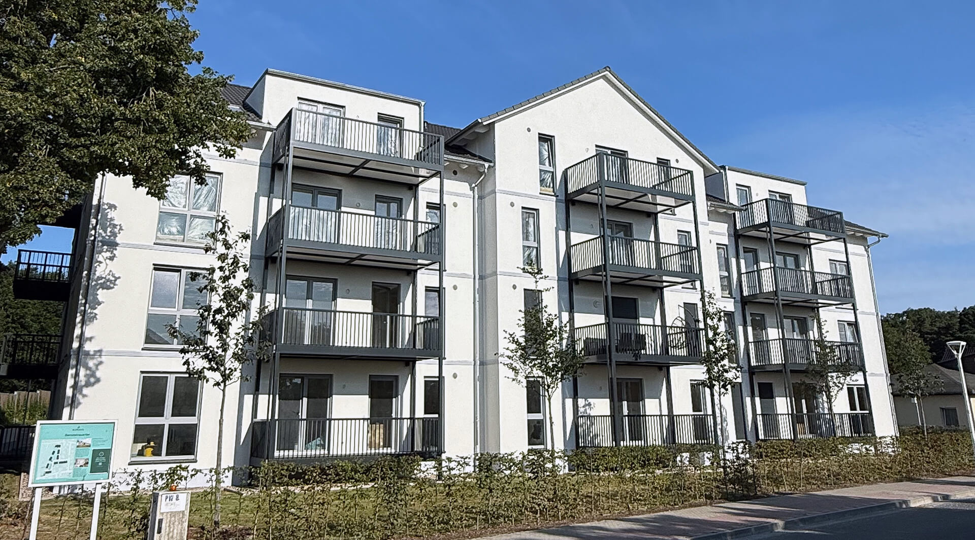 6.000 m² Spachtel-, Tapezier- und Malerarbeiten